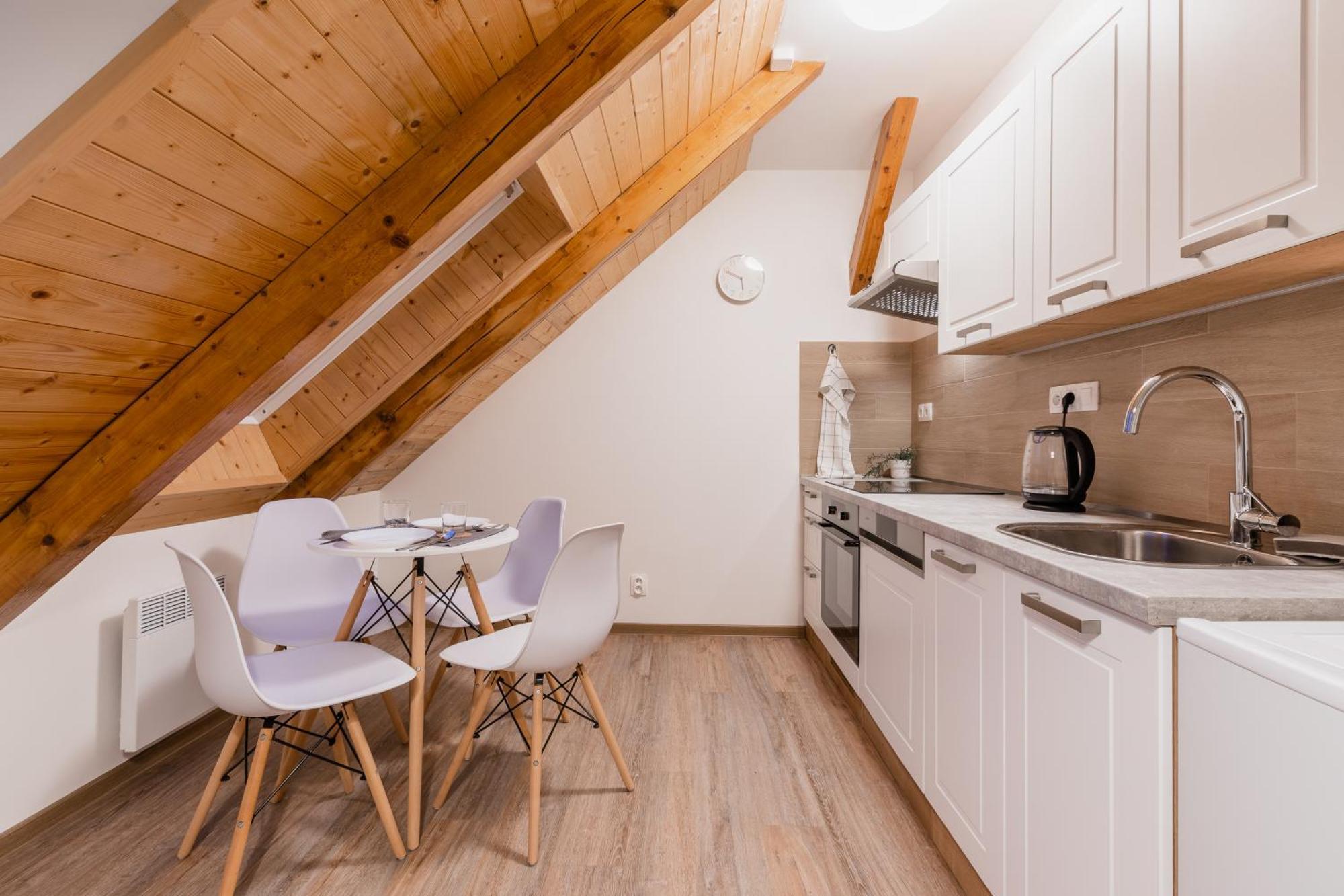 Romanticky Loft Parking U Hlavniho Nadrazi Оломоуц Экстерьер фото